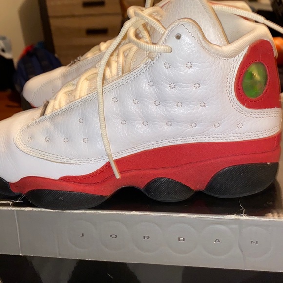 Jordan retro 13 cherries Brought a stadium goods condition eight out of 10
